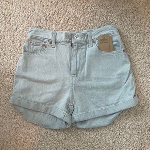Levi’s mom shorts baby blue